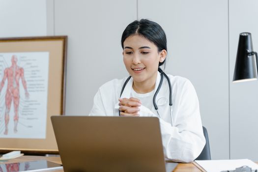 Online Pharmacies vs. Doctor Visits: Which is Best for Your Health?